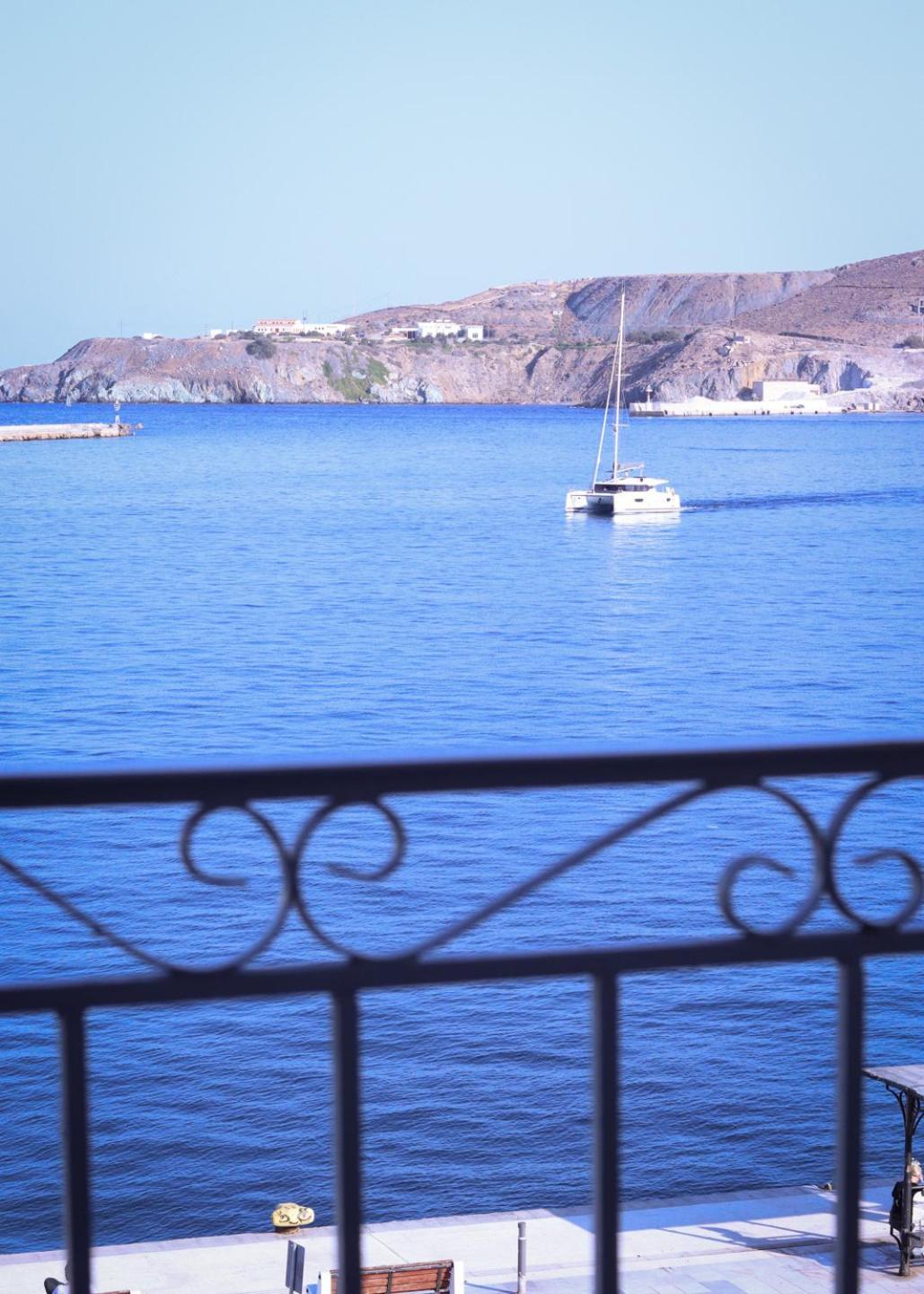 Emilia Suites Ermupoli Exteriér fotografie
