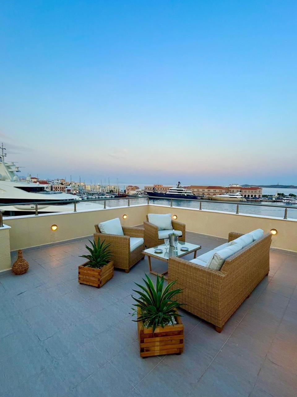 Emilia Suites Ermupoli Exteriér fotografie
