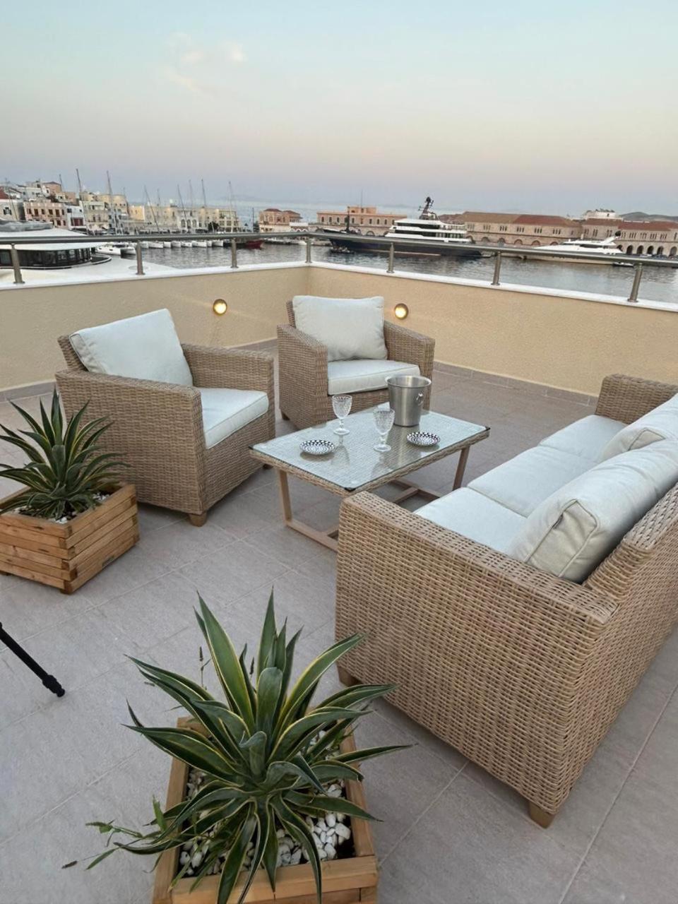 Emilia Suites Ermupoli Exteriér fotografie